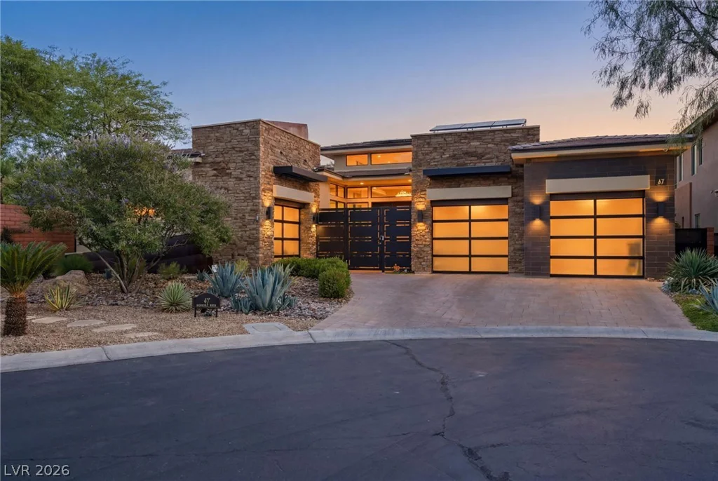 47 Moonfire, Las Vegas, NV 89135
