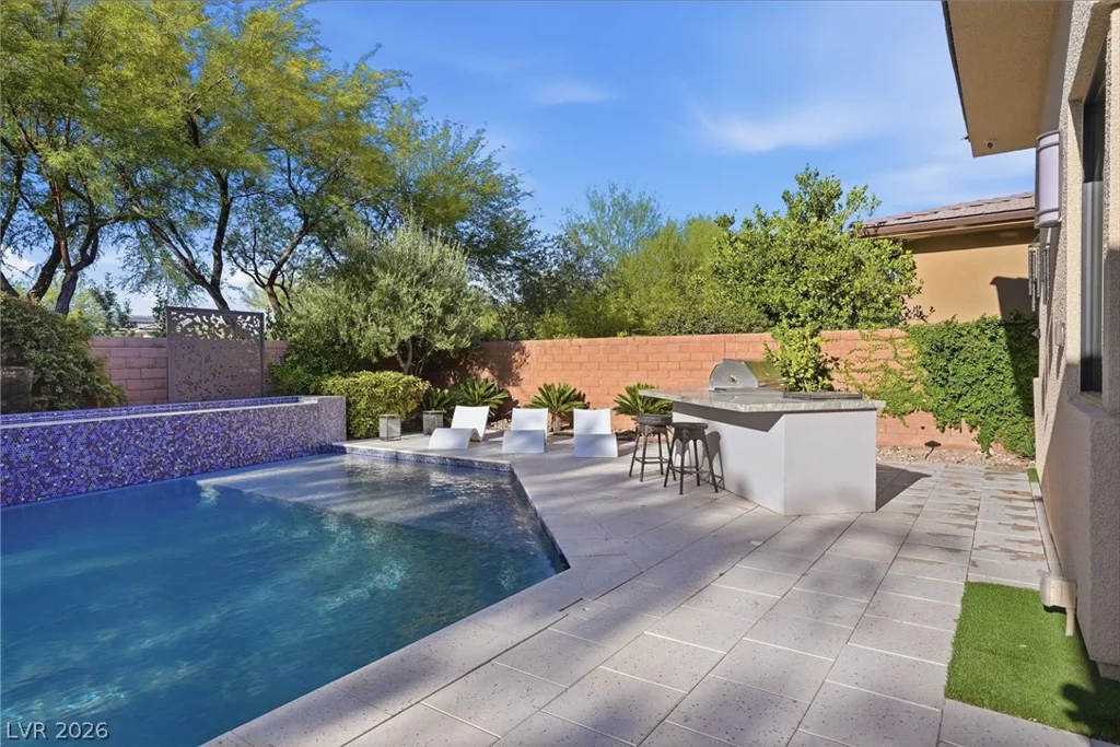 47 Moonfire, Las Vegas, NV 89135