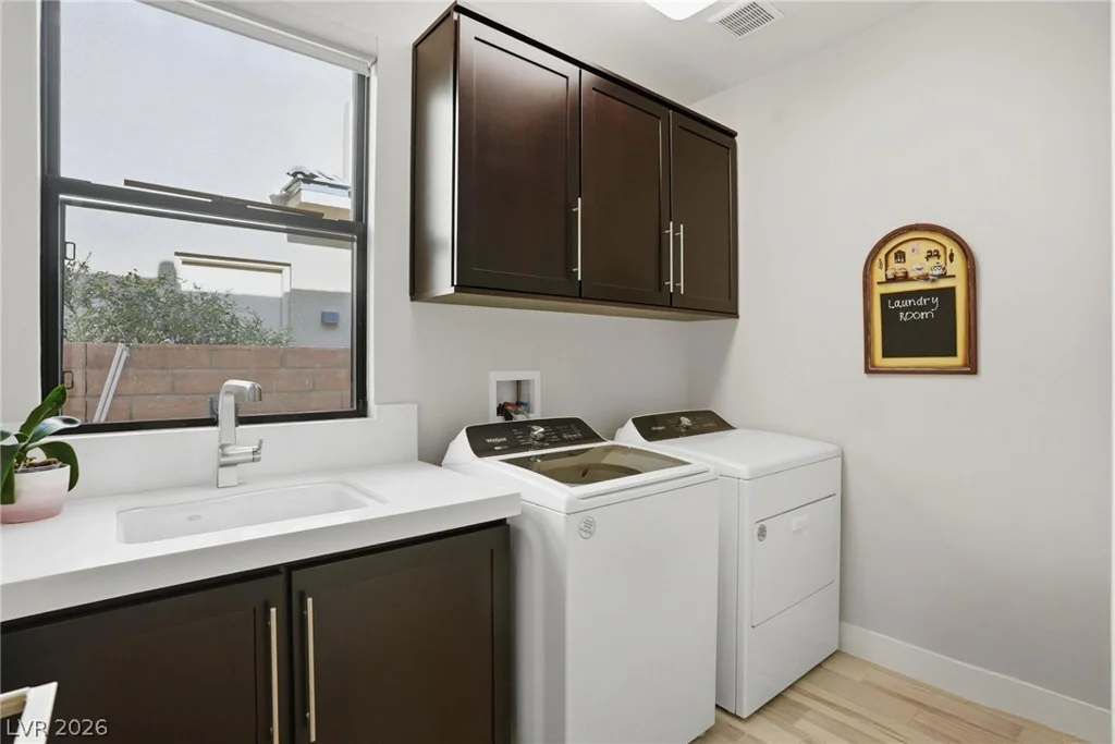 47 Moonfire, Las Vegas, NV 89135