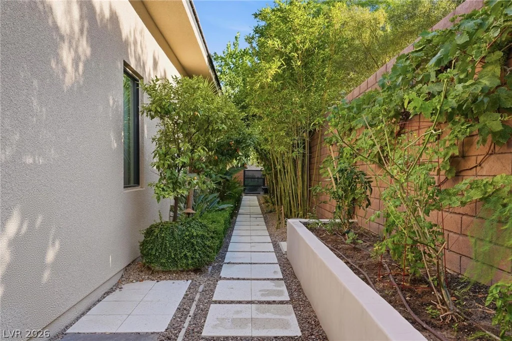 47 Moonfire, Las Vegas, NV 89135