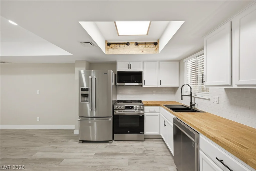 5626 Lake Mead, Las Vegas, NV 89108