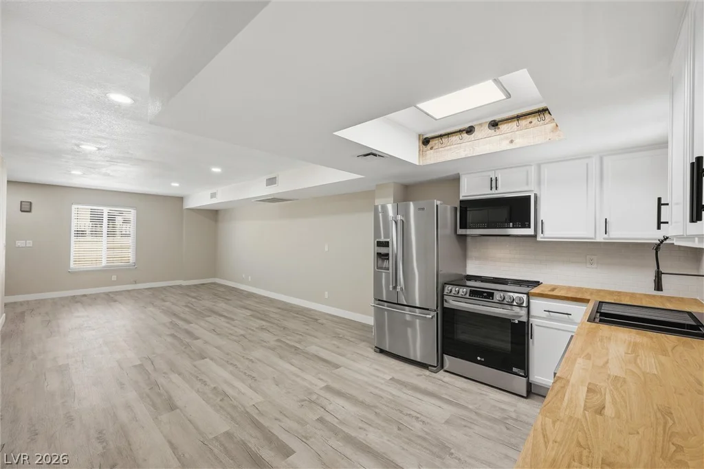 5626 Lake Mead, Las Vegas, NV 89108