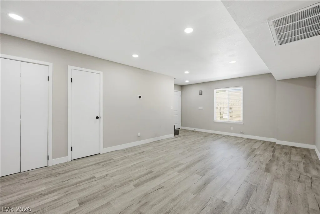 5626 Lake Mead, Las Vegas, NV 89108