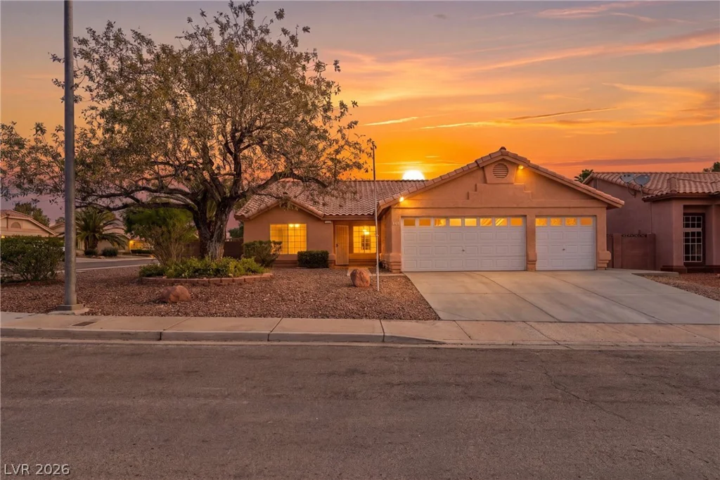 8243 Lone Feather, Las Vegas, NV 89123