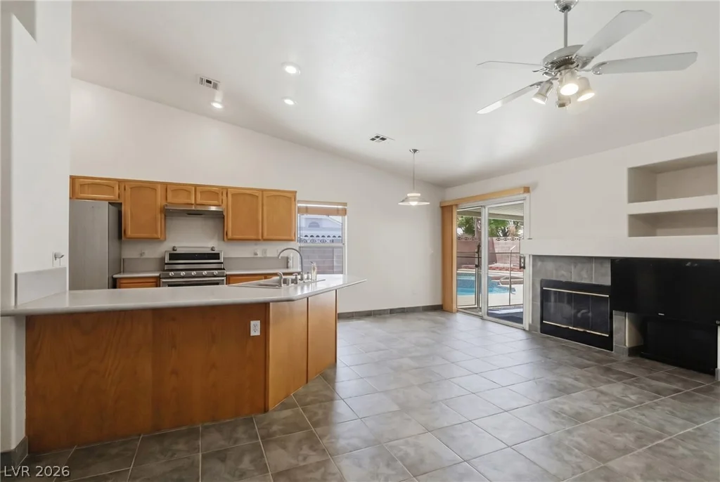 8243 Lone Feather, Las Vegas, NV 89123