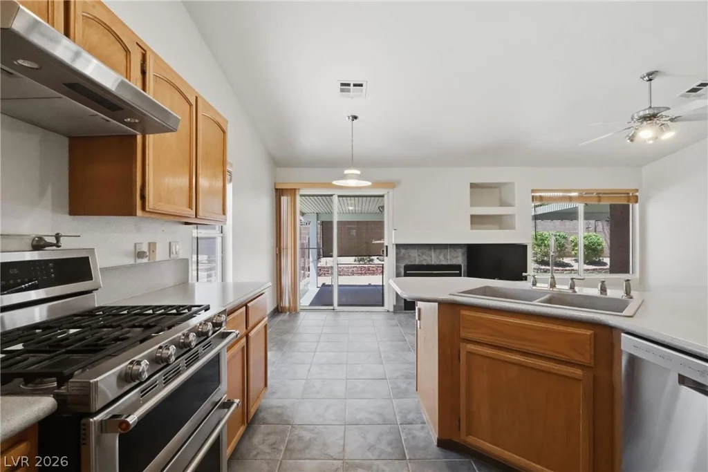 8243 Lone Feather, Las Vegas, NV 89123