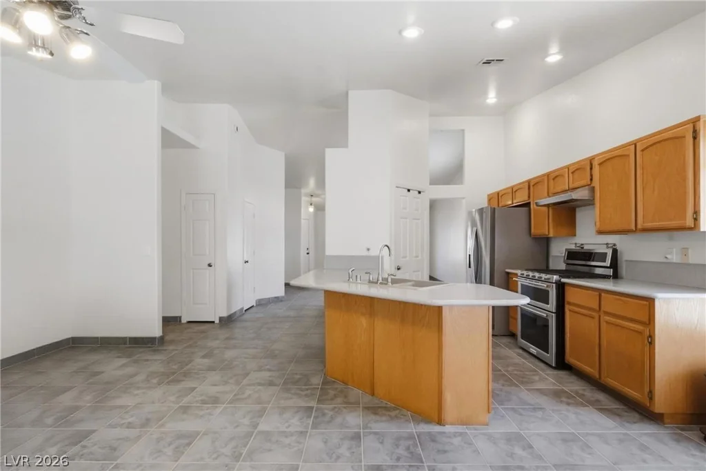 8243 Lone Feather, Las Vegas, NV 89123