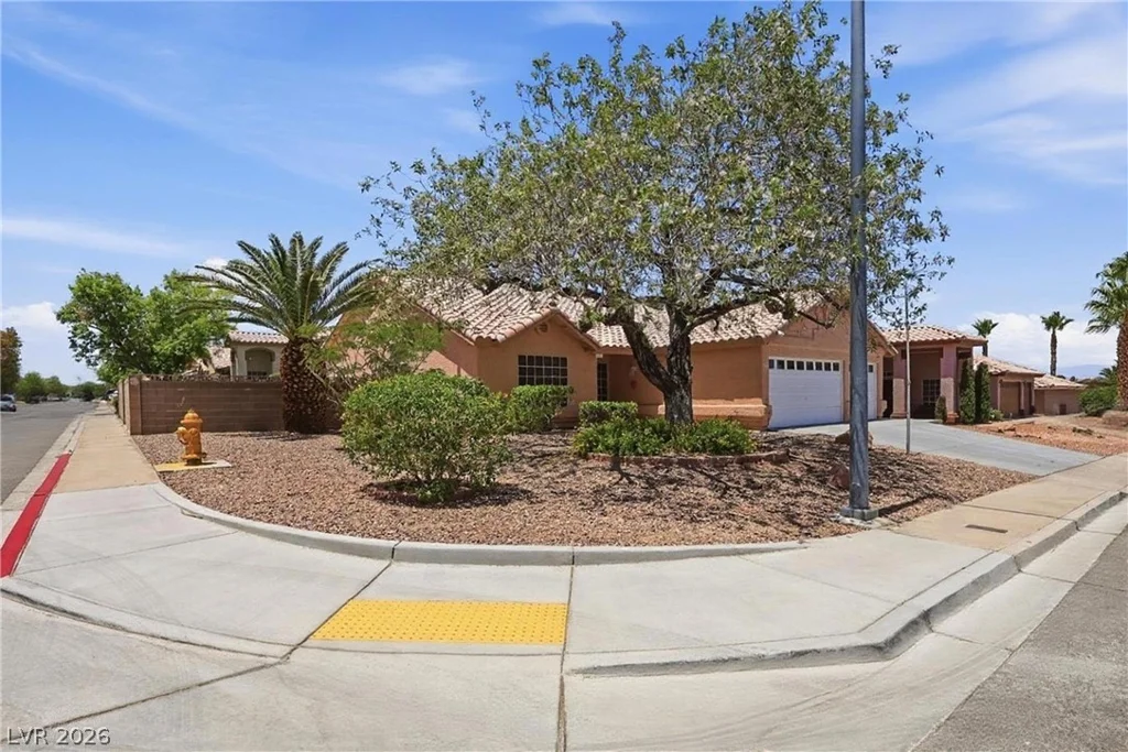 8243 Lone Feather, Las Vegas, NV 89123