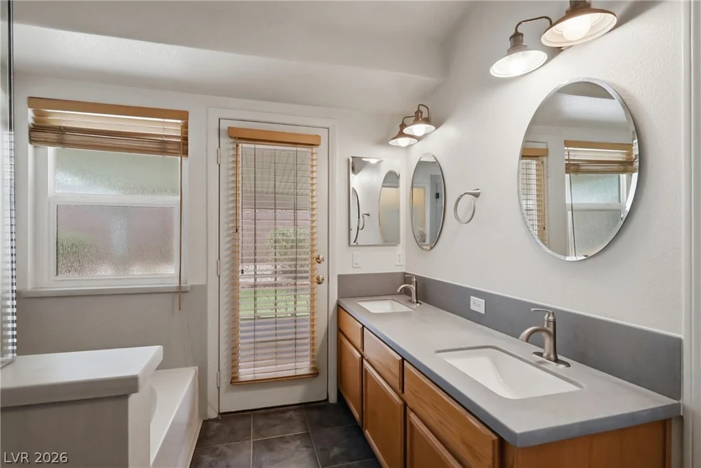 8243 Lone Feather, Las Vegas, NV 89123