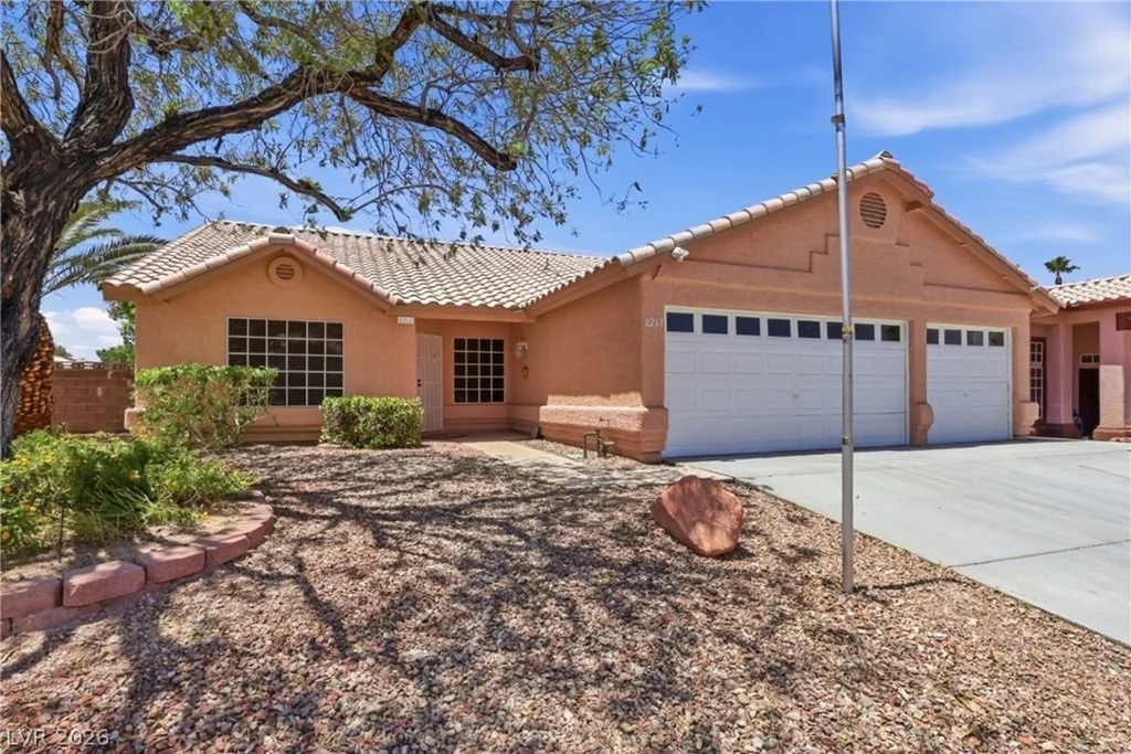 8243 Lone Feather, Las Vegas, NV 89123