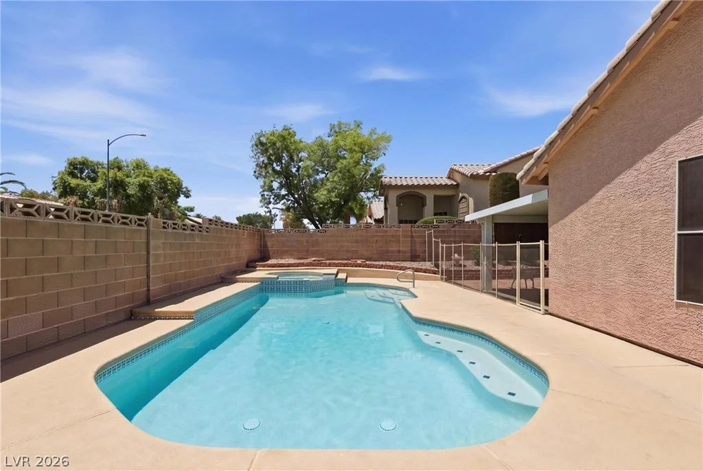 8243 Lone Feather, Las Vegas, NV 89123