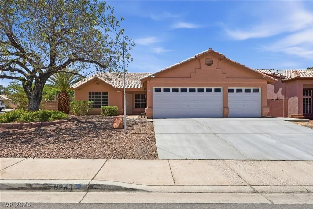 8243 Lone Feather, Las Vegas, NV 89123
