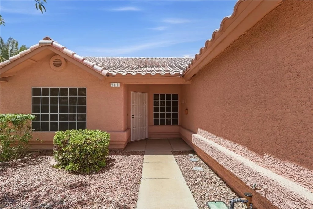 8243 Lone Feather, Las Vegas, NV 89123