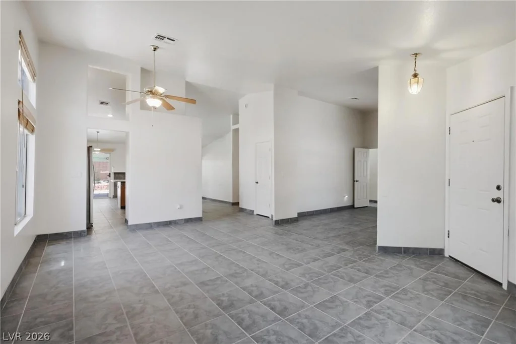 8243 Lone Feather, Las Vegas, NV 89123