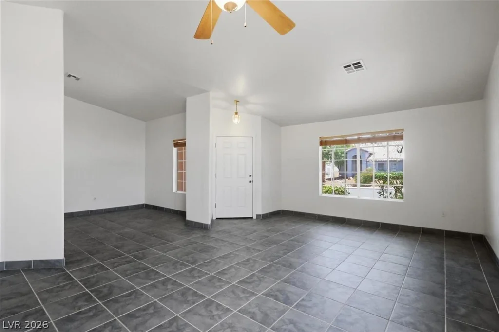 8243 Lone Feather, Las Vegas, NV 89123