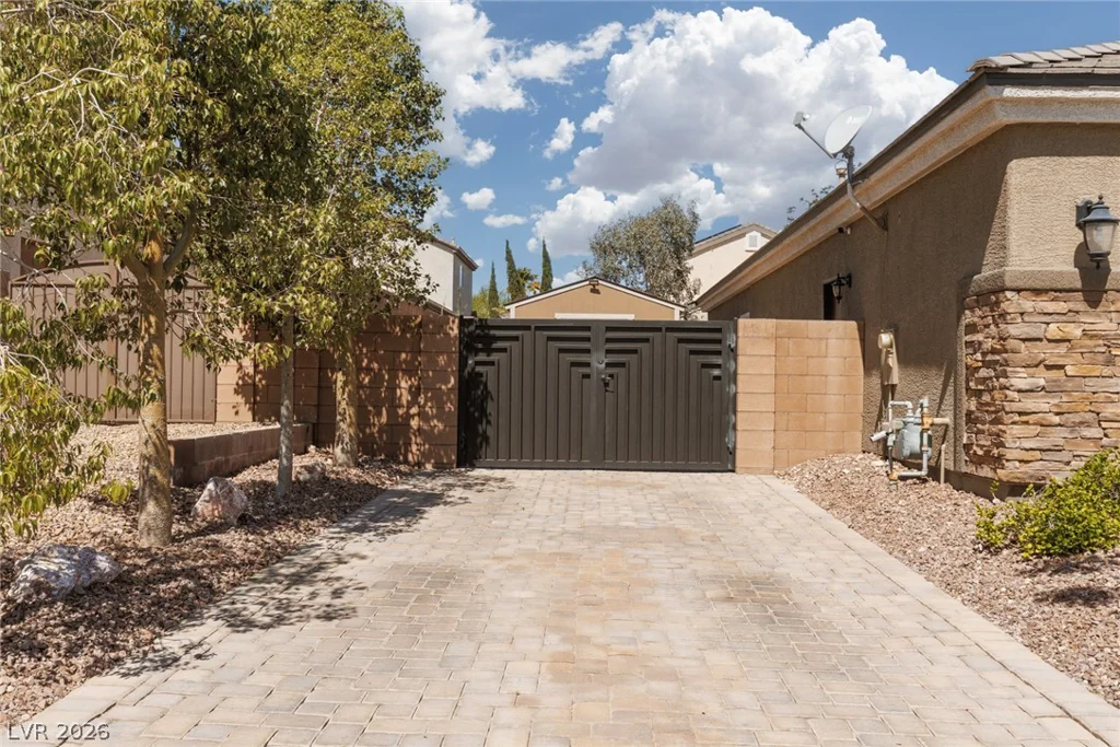 11233 Carson Brook, Las Vegas, NV 89183