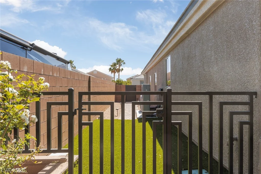11233 Carson Brook, Las Vegas, NV 89183
