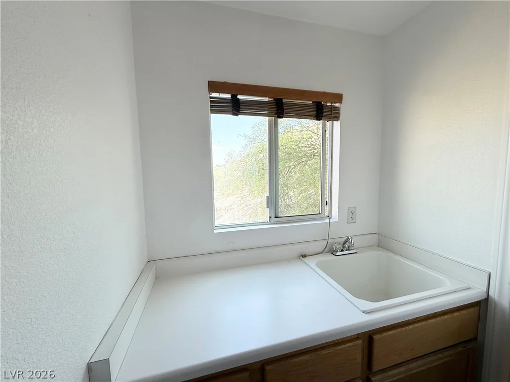1096 Sloan, Las Vegas, NV 89110