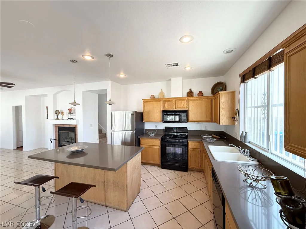1096 Sloan, Las Vegas, NV 89110