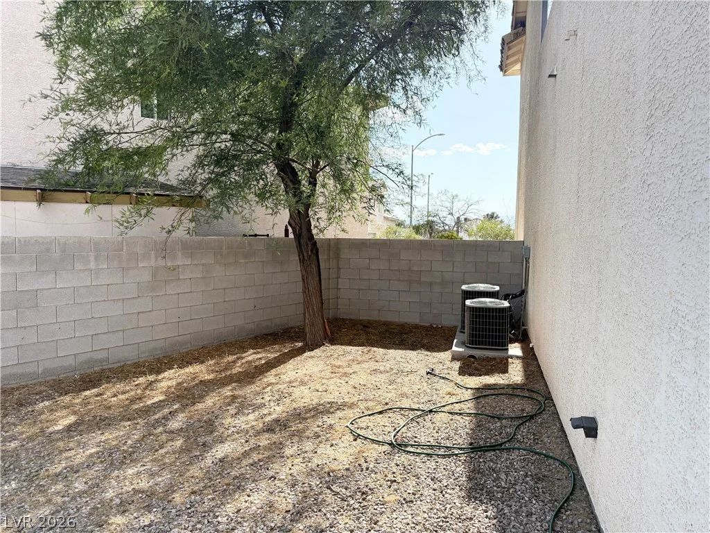 1096 Sloan, Las Vegas, NV 89110
