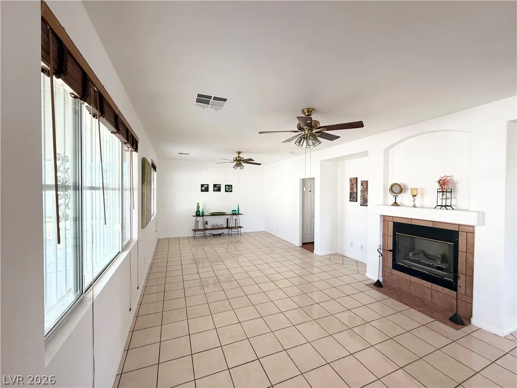 1096 Sloan, Las Vegas, NV 89110