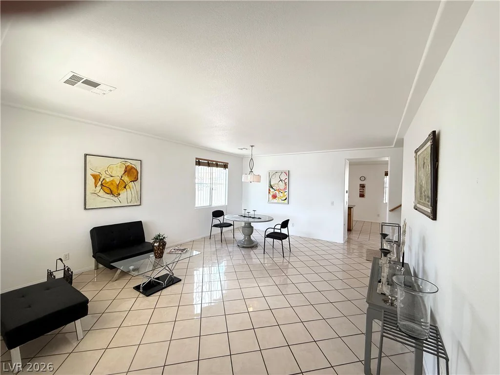 1096 Sloan, Las Vegas, NV 89110
