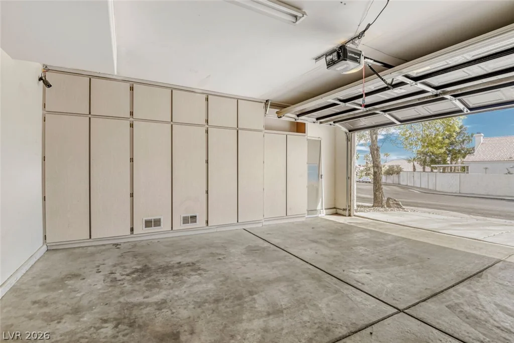 2333 Homeland, Las Vegas, NV 89128