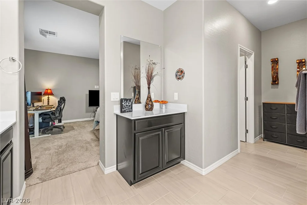 7058 Noah Raven, North Las Vegas, NV 89084