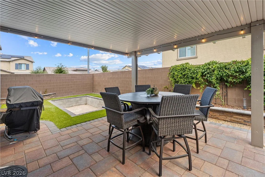 7058 Noah Raven, North Las Vegas, NV 89084