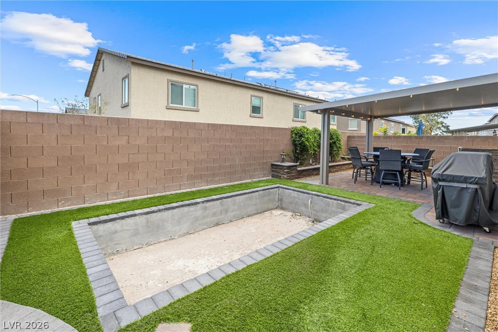 7058 Noah Raven, North Las Vegas, NV 89084