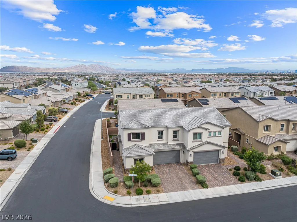 7058 Noah Raven, North Las Vegas, NV 89084