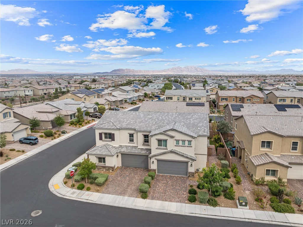7058 Noah Raven, North Las Vegas, NV 89084
