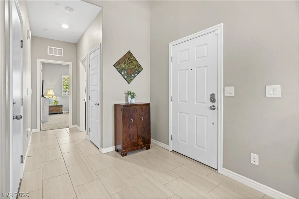 7058 Noah Raven, North Las Vegas, NV 89084