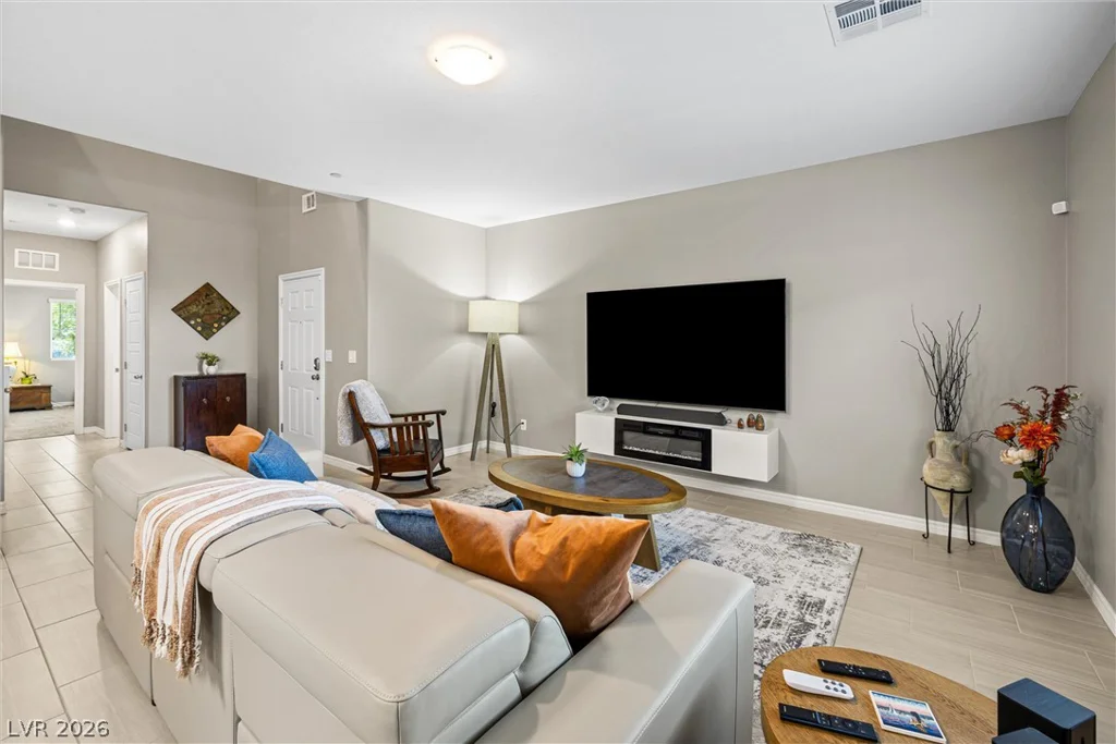 7058 Noah Raven, North Las Vegas, NV 89084