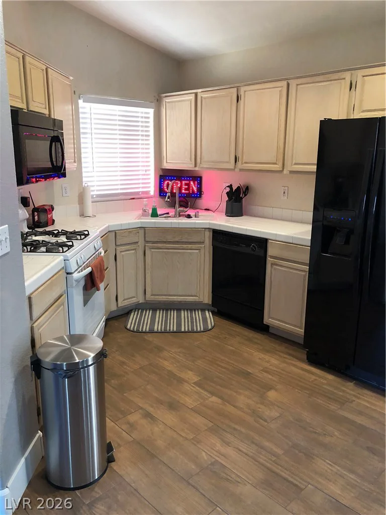 5830 Berry Hill, North Las Vegas, NV 89031