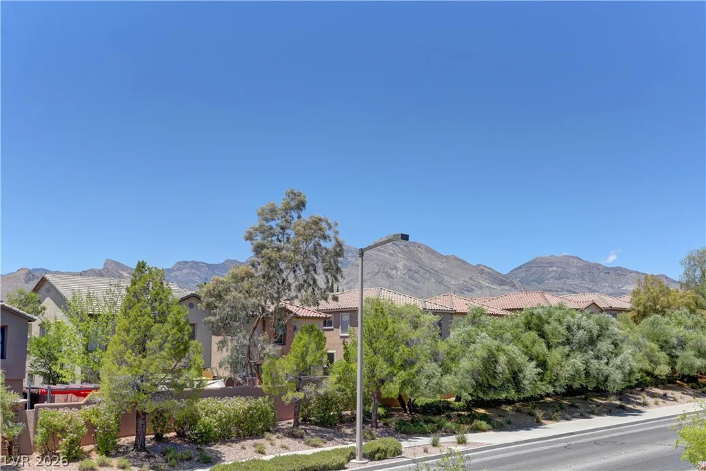 911 Roseberry, Las Vegas, NV 89138