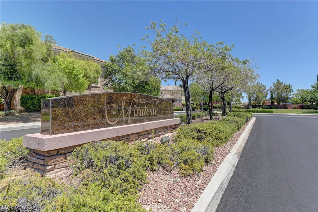 911 Roseberry, Las Vegas, NV 89138