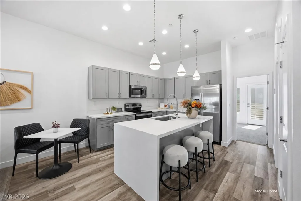 1124 Prospering Creek, Las Vegas, NV 89135
