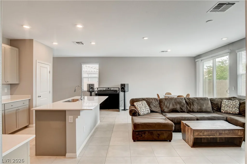 5976 Bruselas, Las Vegas, NV 89113