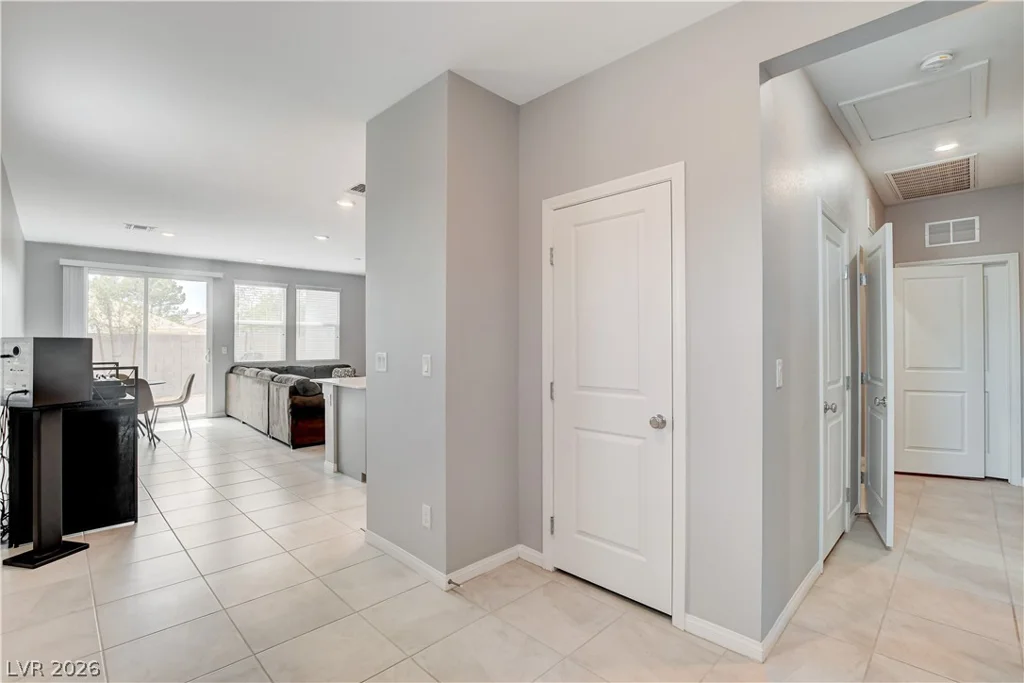 5976 Bruselas, Las Vegas, NV 89113