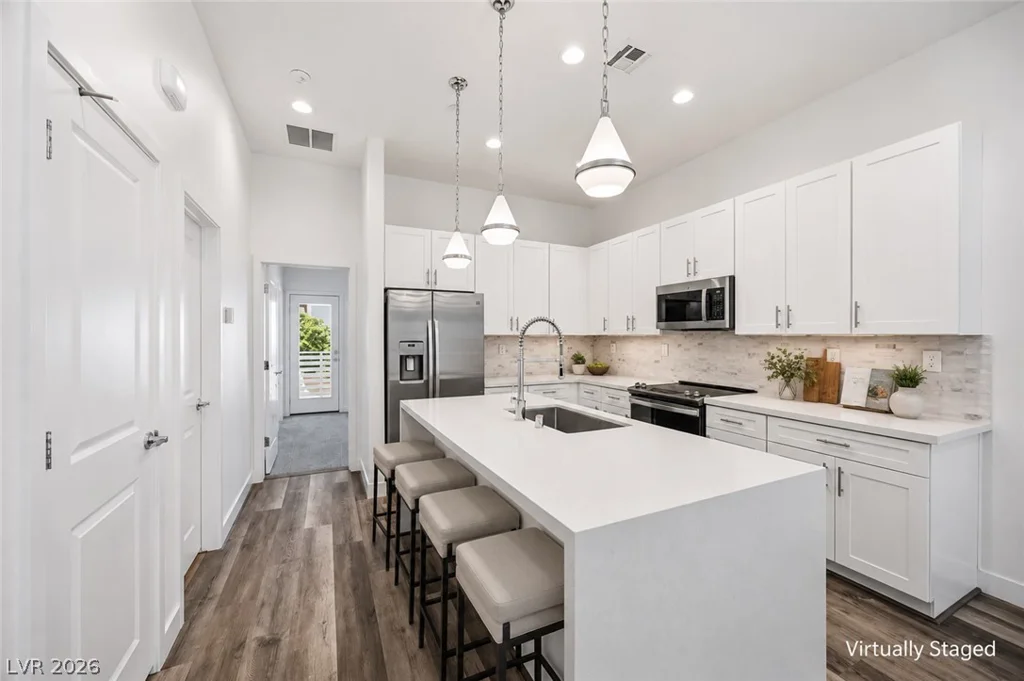 1164 Prospering Creek, Las Vegas, NV 89135