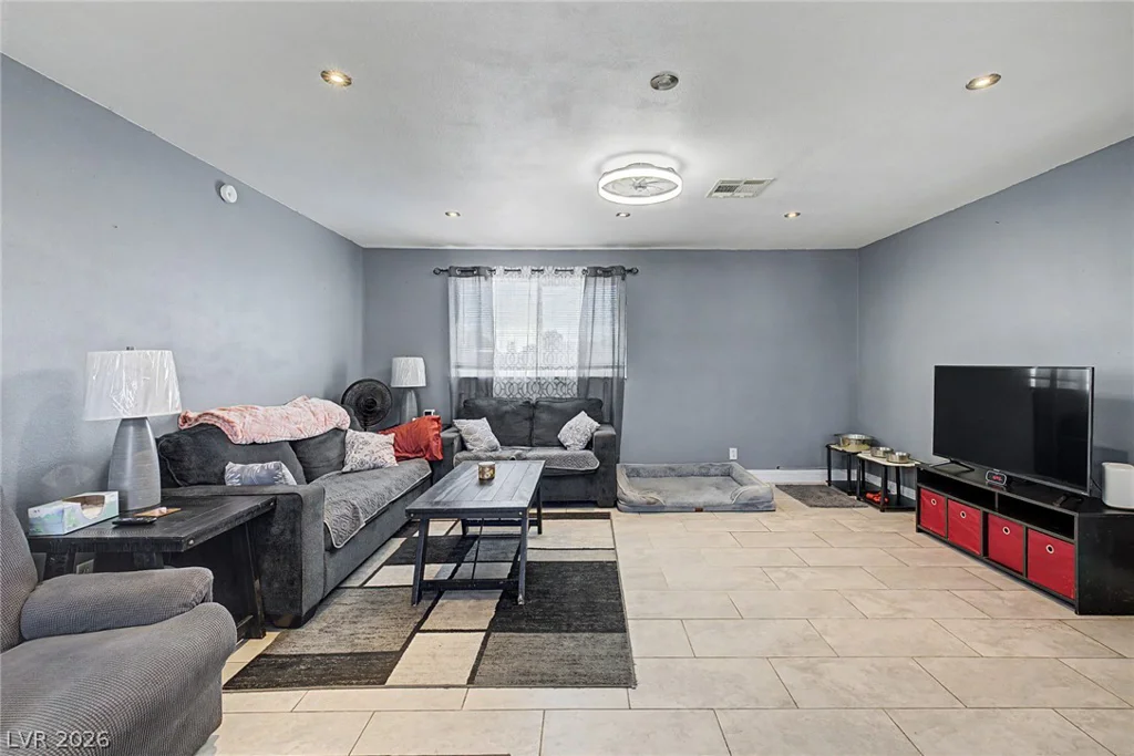 712 Saylor, Las Vegas, NV 89107