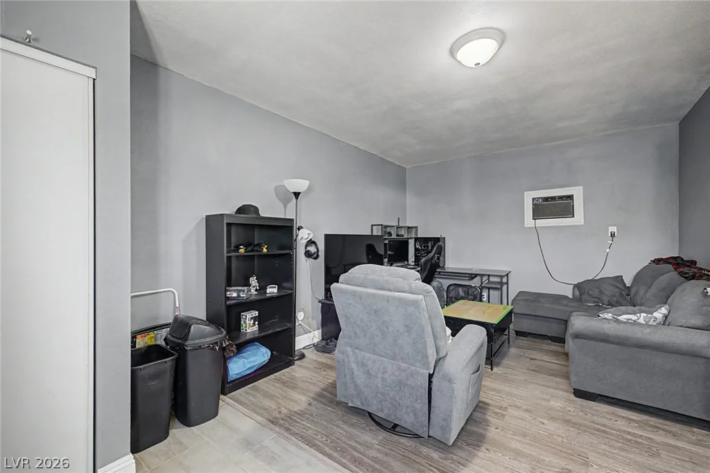 712 Saylor, Las Vegas, NV 89107