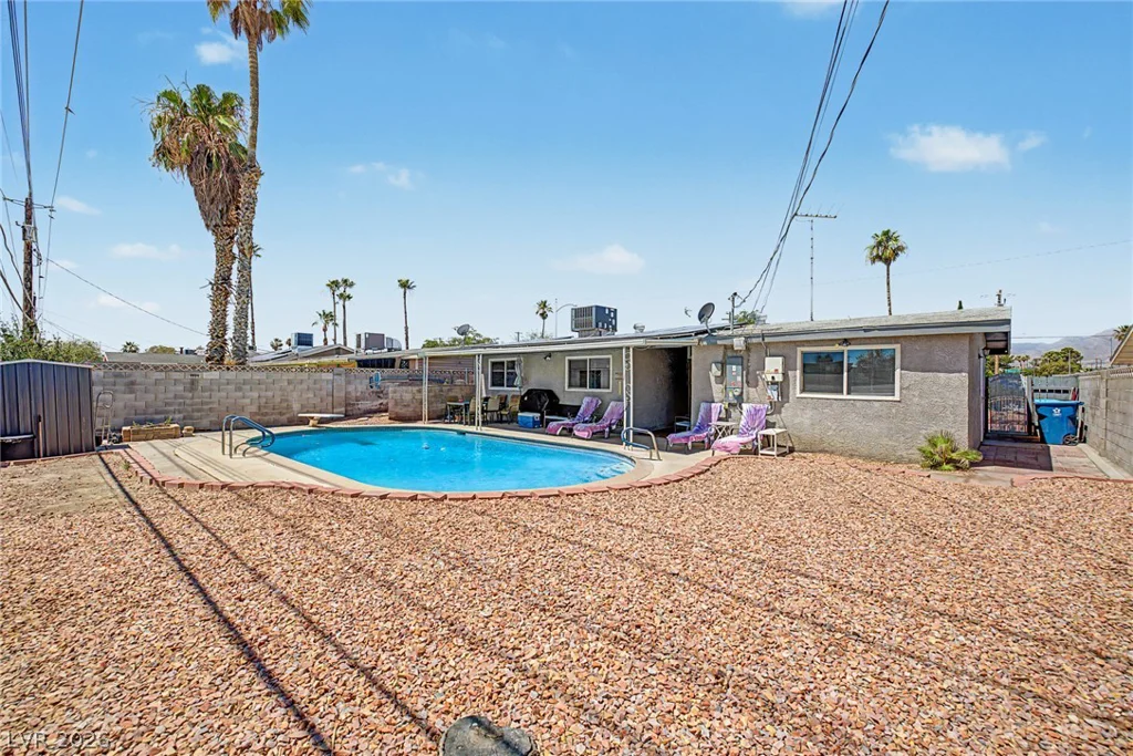 712 Saylor, Las Vegas, NV 89107
