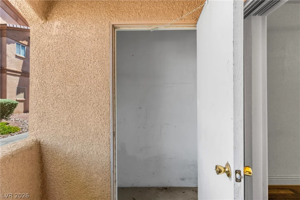 5751 Hacienda, Las Vegas, NV 89122
