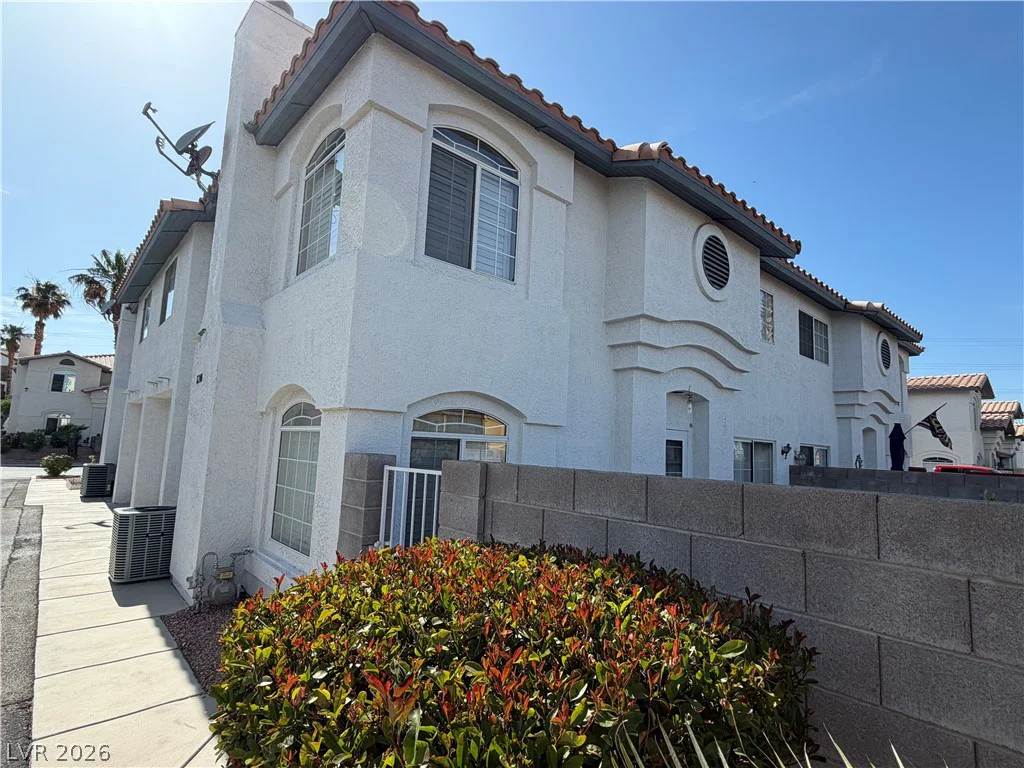 8200 Diamond Star, Las Vegas, NV 89145