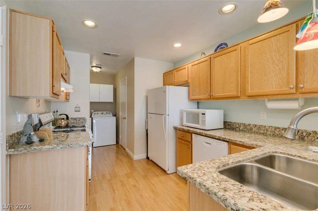 8200 Diamond Star, Las Vegas, NV 89145