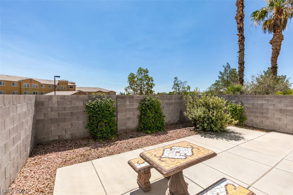 8200 Diamond Star, Las Vegas, NV 89145