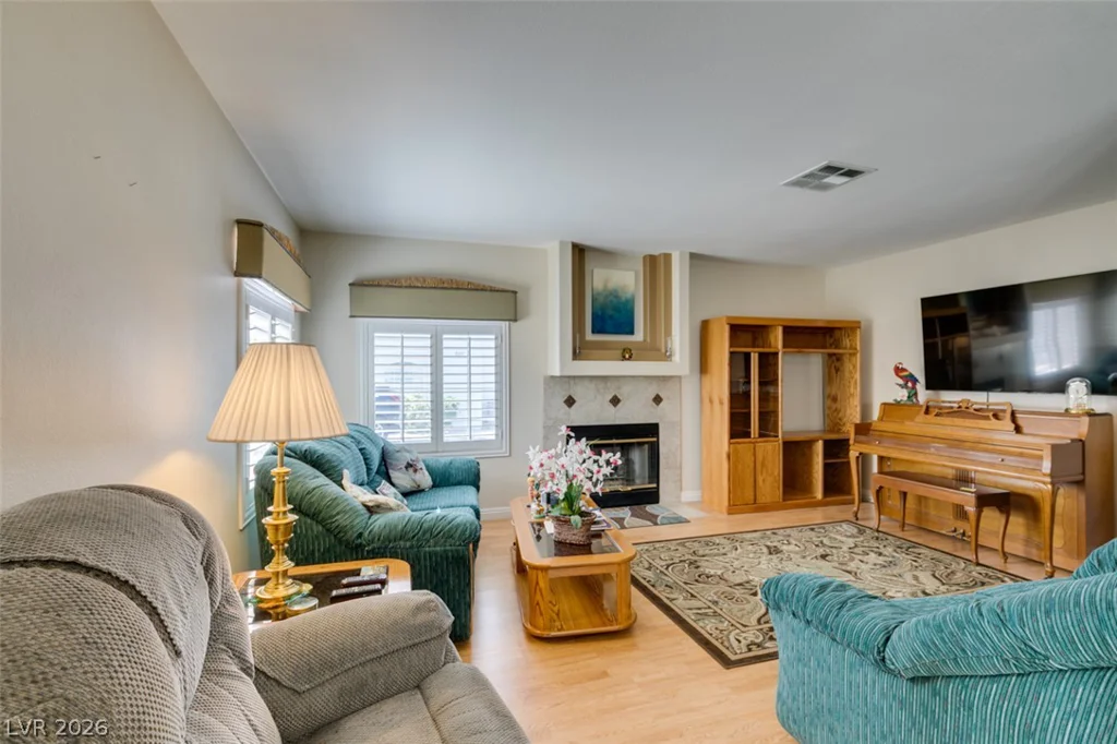 8200 Diamond Star, Las Vegas, NV 89145