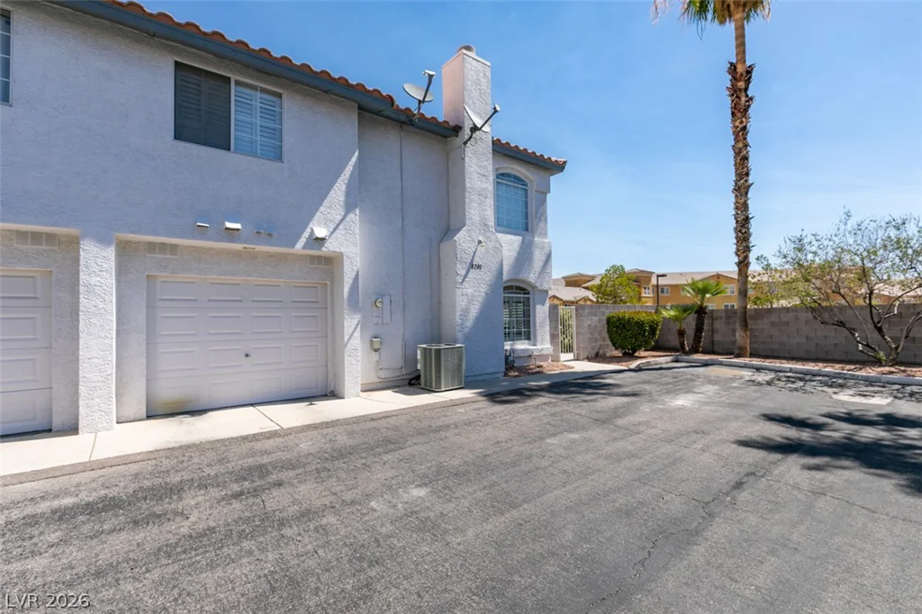 8200 Diamond Star, Las Vegas, NV 89145